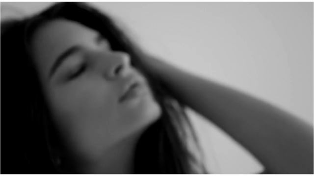 Emily Ratajkowski Treats Nude Photoshoot Video